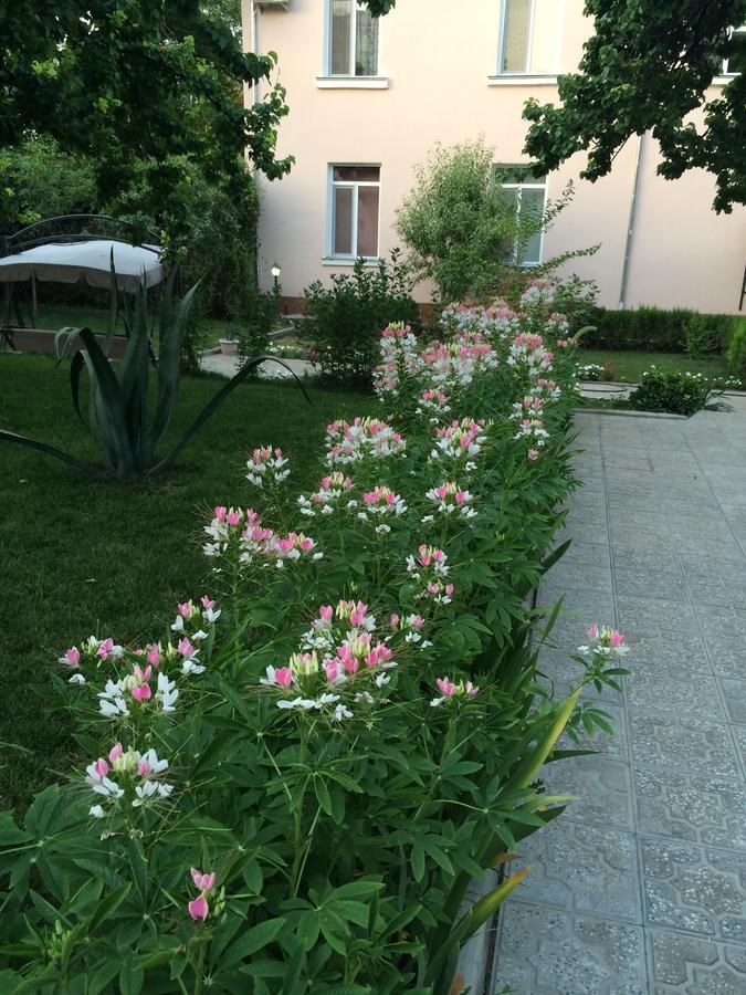 Armon Apart Hotel Khujand Esterno foto